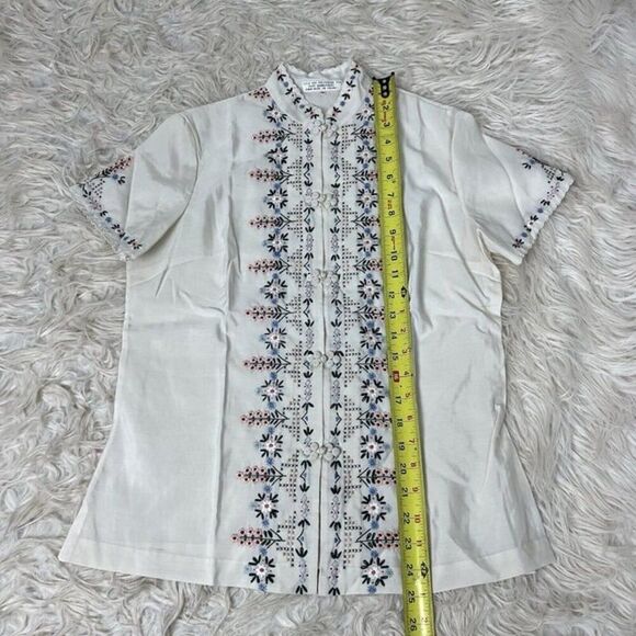 Vintage 70s White Floral Hand Embroidered Silk Ladies Blouse Button Front Small - Picture 3 of 10